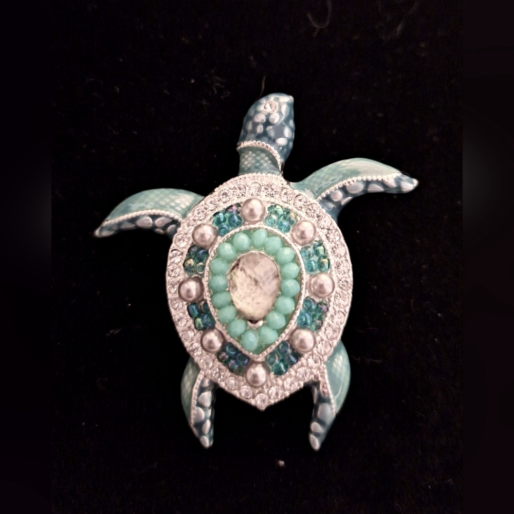 Sea turtle brooch